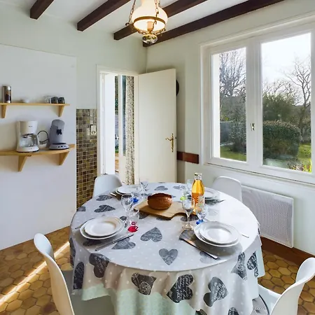 Holiday home Charmante Maison Avec Jardin Pour 4, *